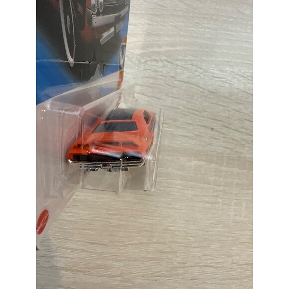 Hot Wheels ’71 Dodge Challenger Muscle Mania 2024 Orange Mopar Diecast Car 1:64 - Picture 5 of 6